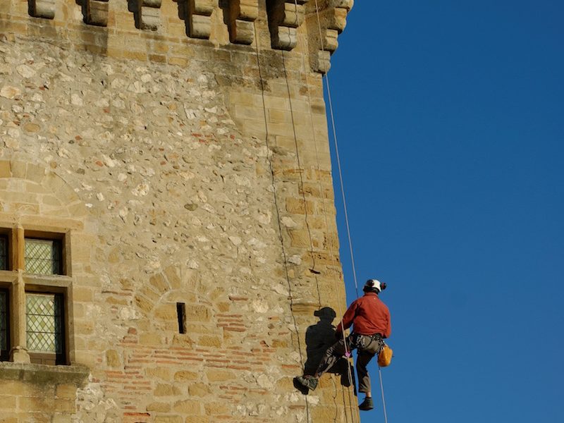 Château de Foix : le Département installe un dispositif de protection contre la foudre