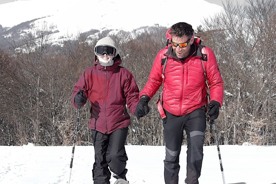 Non voyante, elle gravit les pentes du Mont Fourcat dans la neige !